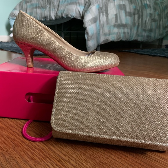 NWOT Estee & Lilly Gold Clutch Purse - Picture 8 of 11